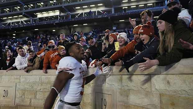 Texas running back Bijan Robinson